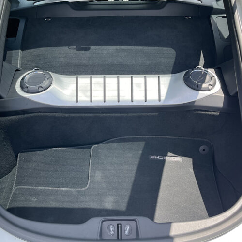 リア　トランクルーム